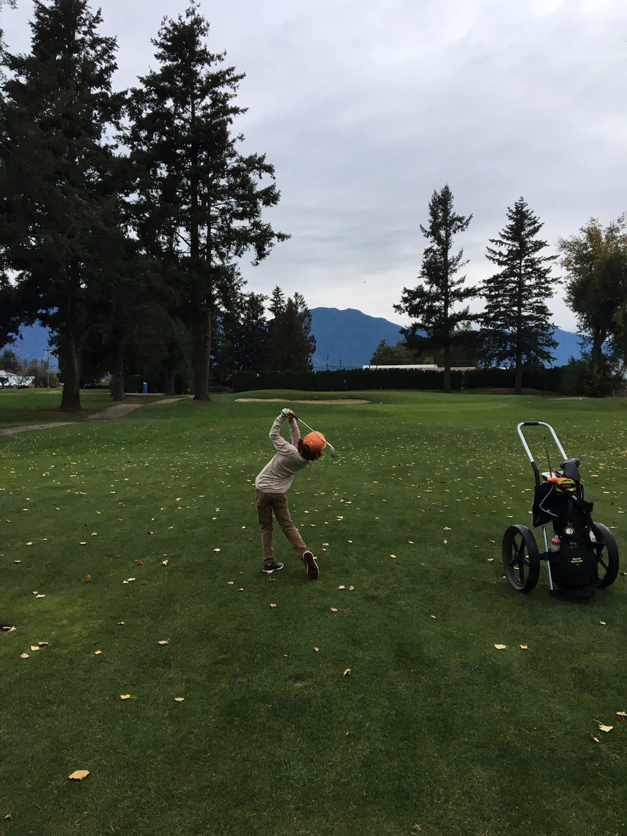 Awesome day @chilliwackgolfclub with @ColinBykowski Alex @MaximMcKenzie6 #flowmax - 2 birdies for Colin & Max on hole 4 for @Chiefs_Hockey tickets 😁#juniorgolf #sharechilliwack #happysaturday #golfbuddies #growthegame #fraservalley