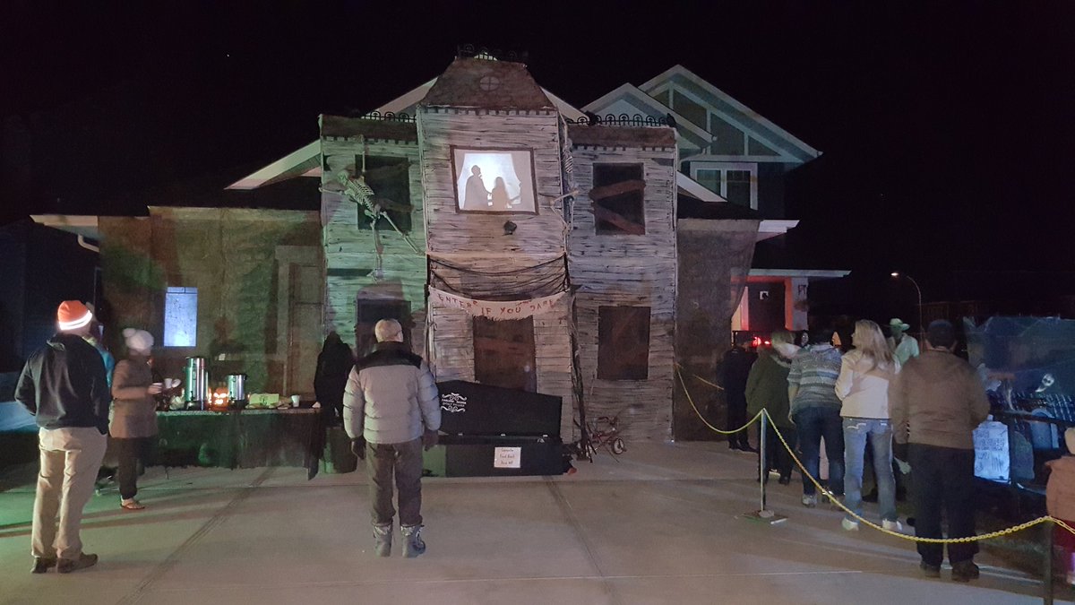 sweatervestgent's tweet photo. Shout out to the creepy folks at Carlson Manor in the @CityofLacombe. My family had a great time taking in your Halloween experience. We'll be back for more! https://t.co/LAy56OD8hD