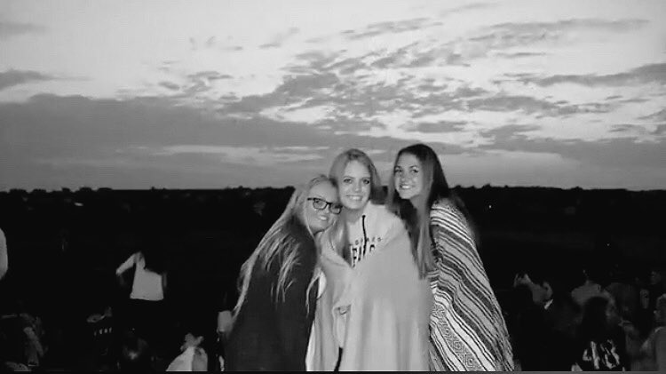 LavoieAllison's tweet photo. HAPPY BIRTHDAY TO MY #1 @Jade_S_23 I love you so much jade and I hope you have the best day ever. Thanks for always sticking by my side and being my sister love youuu💗🌸🎀 https://t.co/XyMKWBFy14