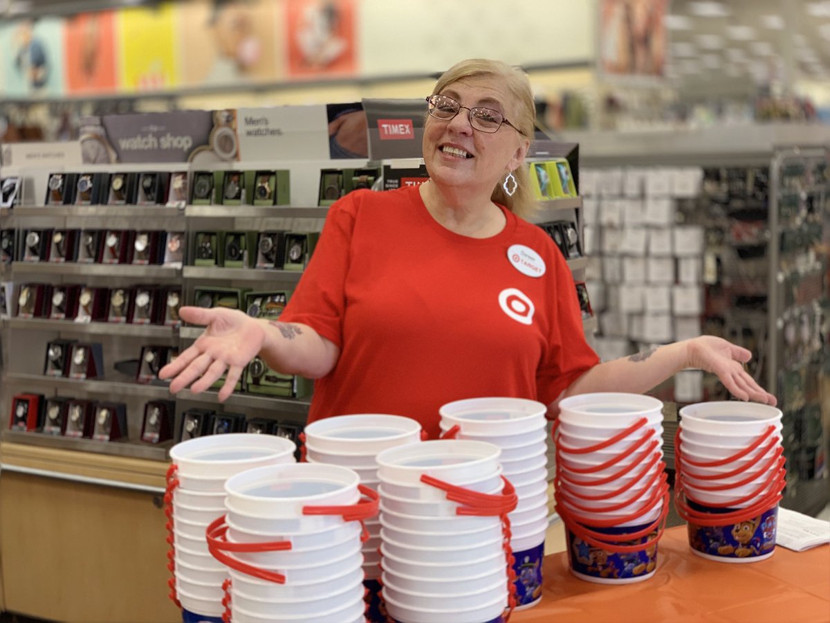 Nichole_Pealer's tweet photo. This amazing team having fun with our littlest guests today. What a fun successful event! #PAWatTarget @PByrne860 @TaylorAtTarget4 @kaitward16 https://t.co/NBskgwC3oe