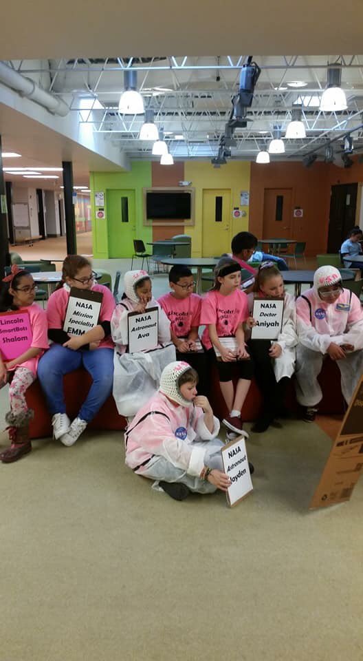 MsMcgilvrey's tweet photo. Way to go Lincoln Smartbots! 1st place overall at the Hammond tournament! #mylincolnlion #lincolnswagstudent #schk12 @mllmrschampion @karladavis35 https://t.co/Y9LSr5NXVE