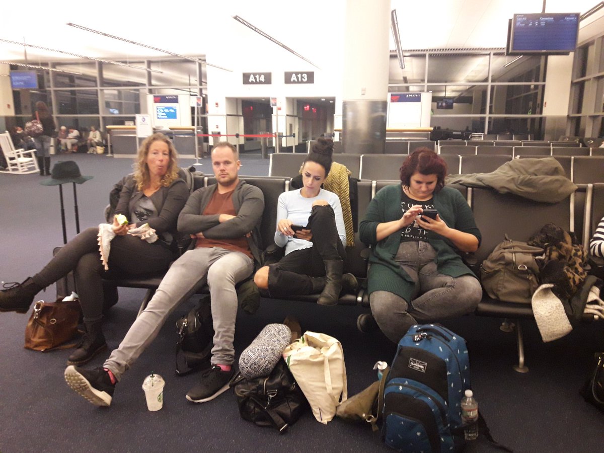 Waiting for boarding! Wat n geweldige ervaring. DANKJEWEL voor de kans, voor de aandacht en voor elkaar #Saam #CES2018 @Saamscholen