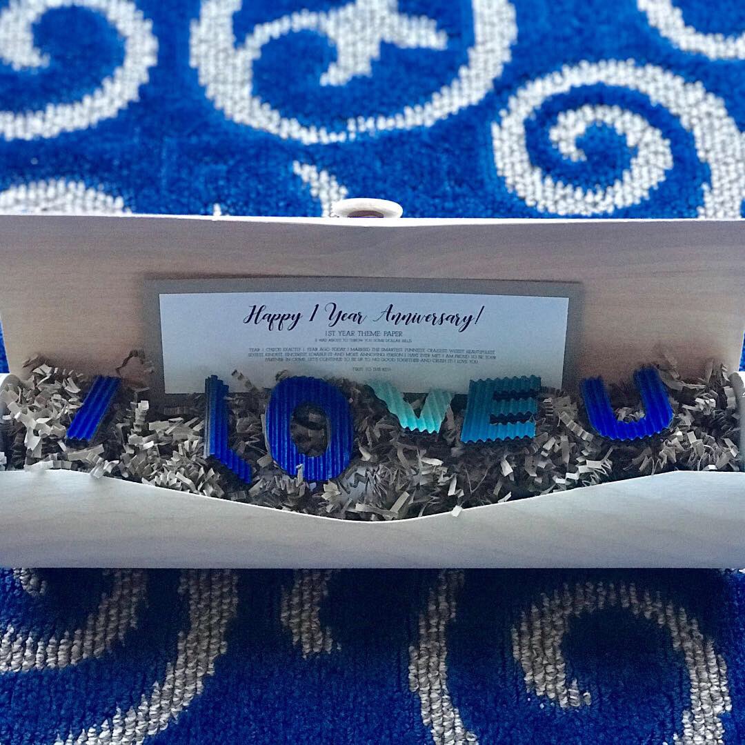 ALopezDesigns1's tweet image. Year 1 anniversary theme: Paper. #loverfernfont #alexinafont #weddingfonts #adobeillustrator #crinkled #kraft #fleetwoodmac #tickets