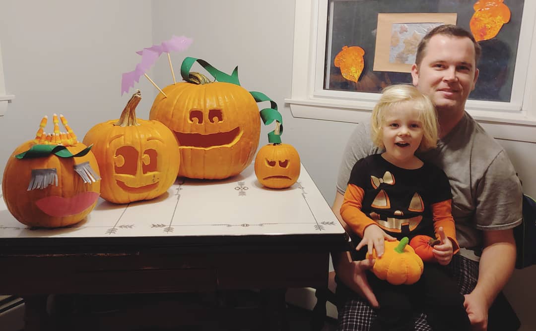 onnie46's tweet image. @DisneyJunior we love #spookleythesquarepumpkin 🎃
#happyhalloween #pickofthepatch