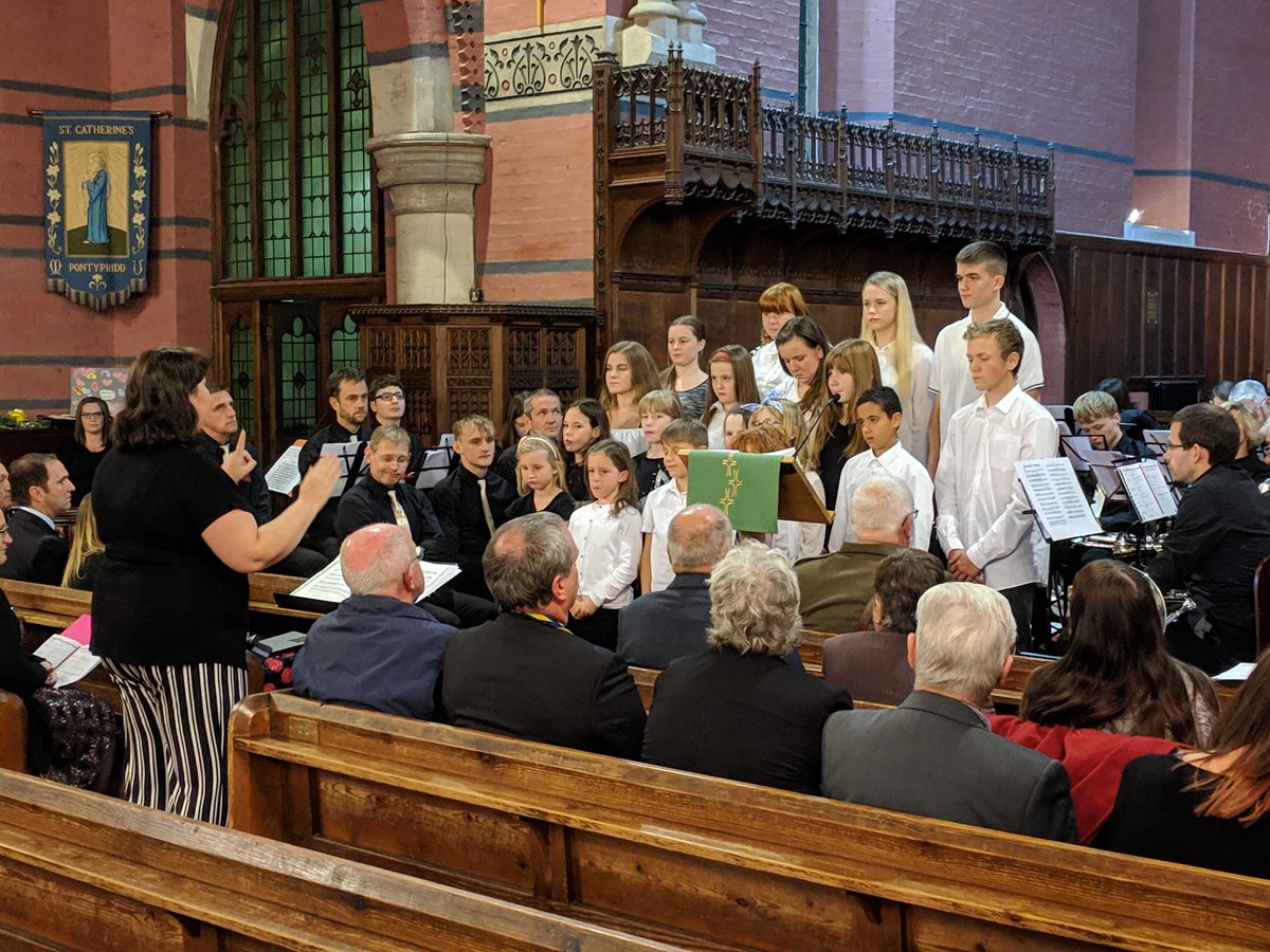 The Glam Youth Choir performing for us with a fantastic selection.
#PontypriddRemembers #WeWillRememberThem