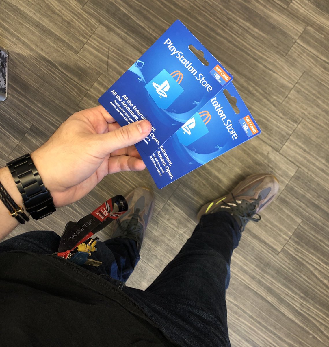 overtflow's tweet photo. omw to twitchcon but stopped at GameStop to get y’all a gift

like
follow
retweet

At 100 retweets I post one
At 200 retweets I post both
at 300 retweets I do something crazy 

keep me entertained during my drive to twitchcon 🚙 

also peep the new yeezys (courtesy of @featurelv) https://t.co/75uRrf6i6A