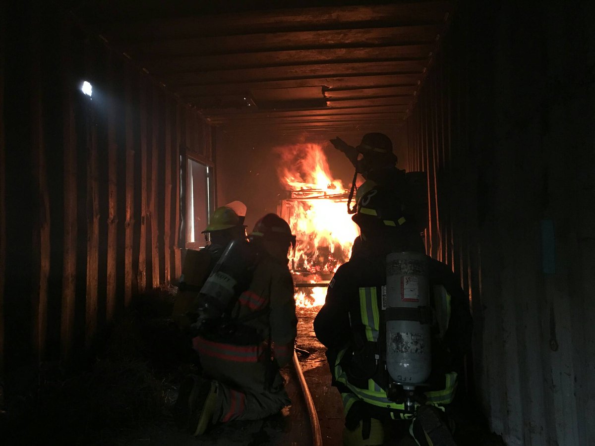 huntsville_fire's tweet photo. Live fire training for #RecruitClass2018 – On their way to #NFPA certification. Fire extinguishers and ventilation on the agenda today as well. Great collaborative effort by #Muskoka fire departments @HLOBfire @GravenhurstFIRE @bracebridgefire https://t.co/l0PN7Htmvs
