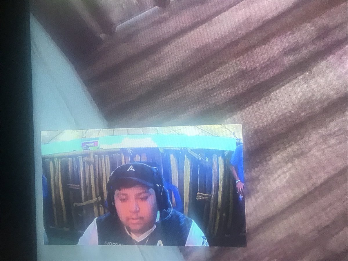 DylanCod__'s tweet image. Wat is @Kurbzii doin at fall skurmihsh