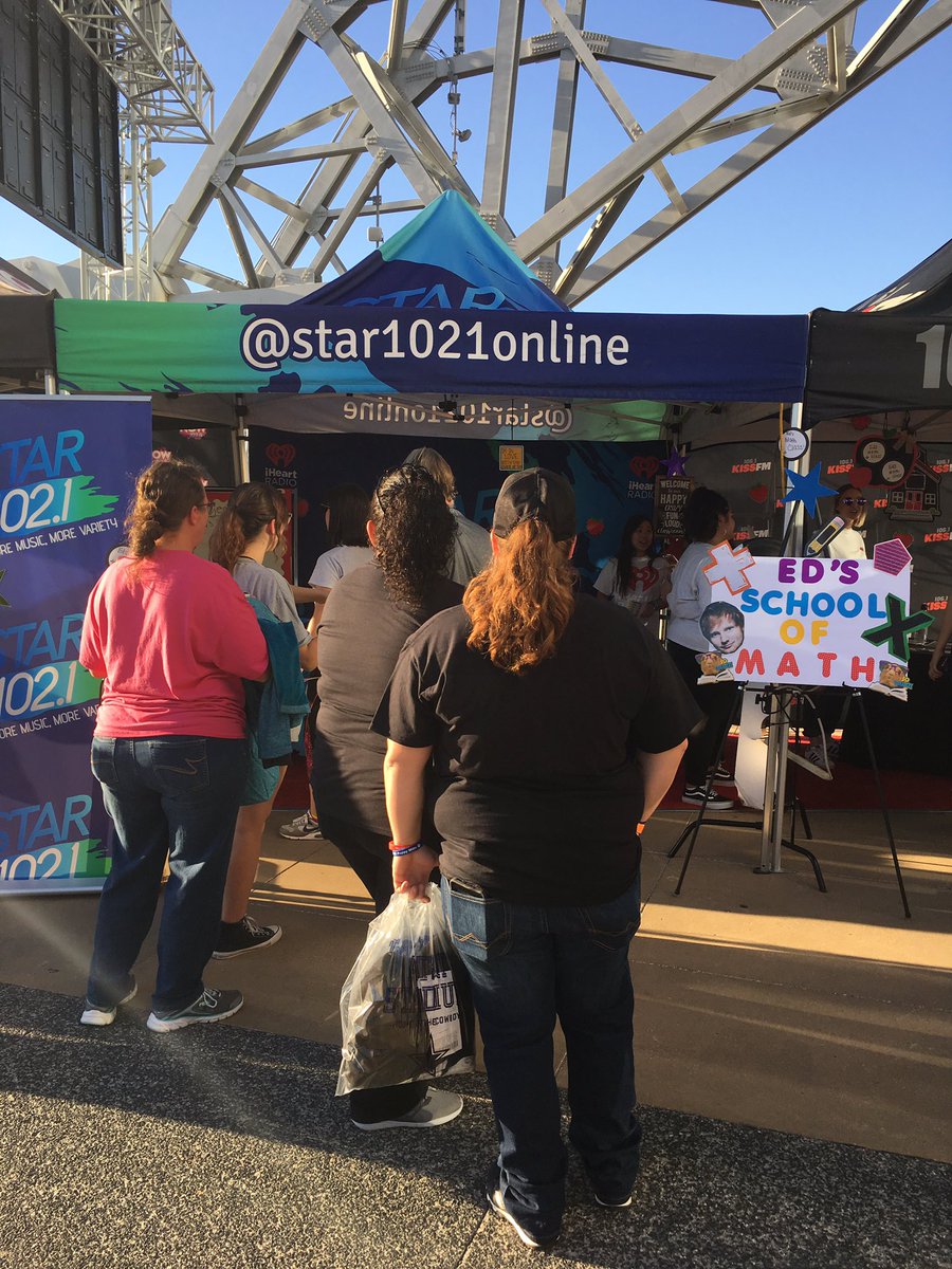 star1021online's tweet photo. Are YOU the biggest @edsheeran fan? Stop by the STAR tent, strut your stuff on our red carpet and STRIKE 📸 A🌟 POSE 🤳🏻 #divisiontour #STAR1021 #EdSheeran https://t.co/cnSWl4nWtC