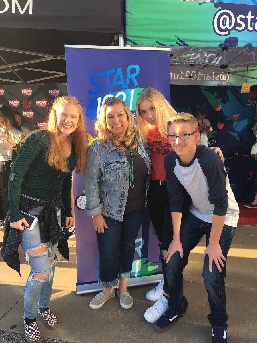 star1021online's tweet photo. Are YOU the biggest @edsheeran fan? Stop by the STAR tent, strut your stuff on our red carpet and STRIKE 📸 A🌟 POSE 🤳🏻 #divisiontour #STAR1021 #EdSheeran https://t.co/cnSWl4nWtC