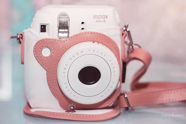 I don’t own a Polaroid camera but if I did, it would be on that dope-dope tho! I would only use it on special days that I want to remember forever 💕 
#polaroid #camera #fujiinstax #mini8 #capture #instaxmini8 #instaxlove #instaxmini #fujifilminstax #instaxfilm #instaxmini8 #…