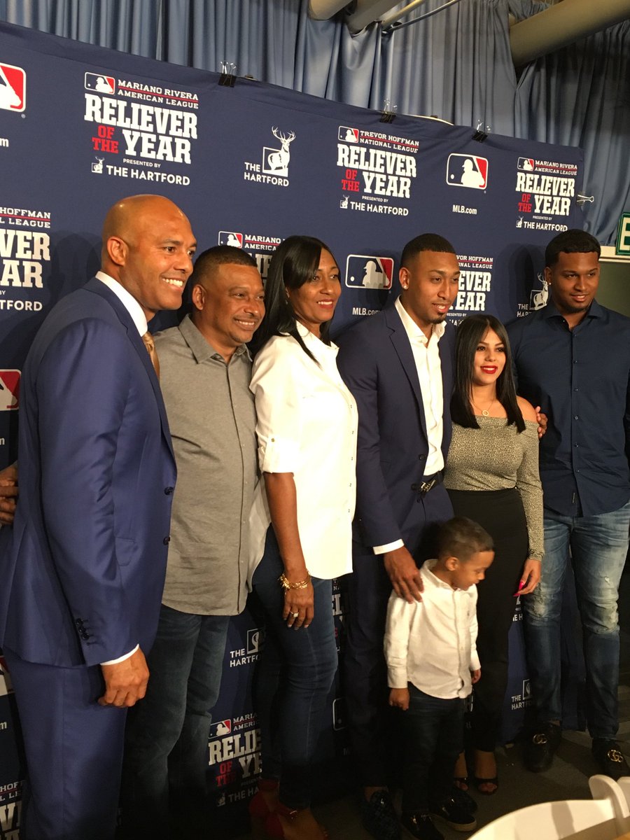 Mike Teevan on X: . @EdiDiaz44 and his family with the great Mariano Rivera  after the @Mariners All-Star was named the 2018 recipient of the Mariano  Rivera AL Reliever of the Year