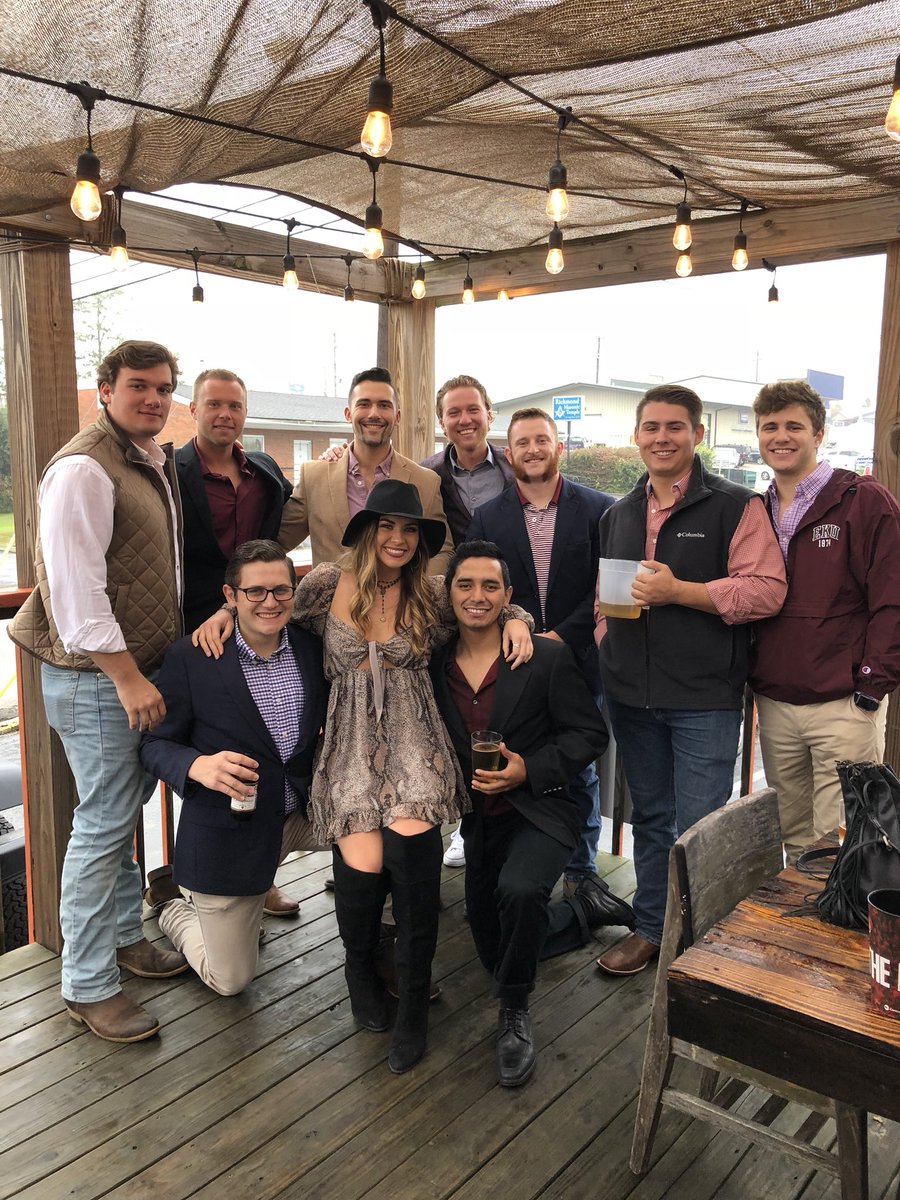 JordynWilson2's tweet photo. Happy founders day to my best friends. So lucky to represent the best for 4 years. Life without my boys wouldn’t be the same! Five apples forever honeys @EKU_sae https://t.co/g4PB2QEa6X
