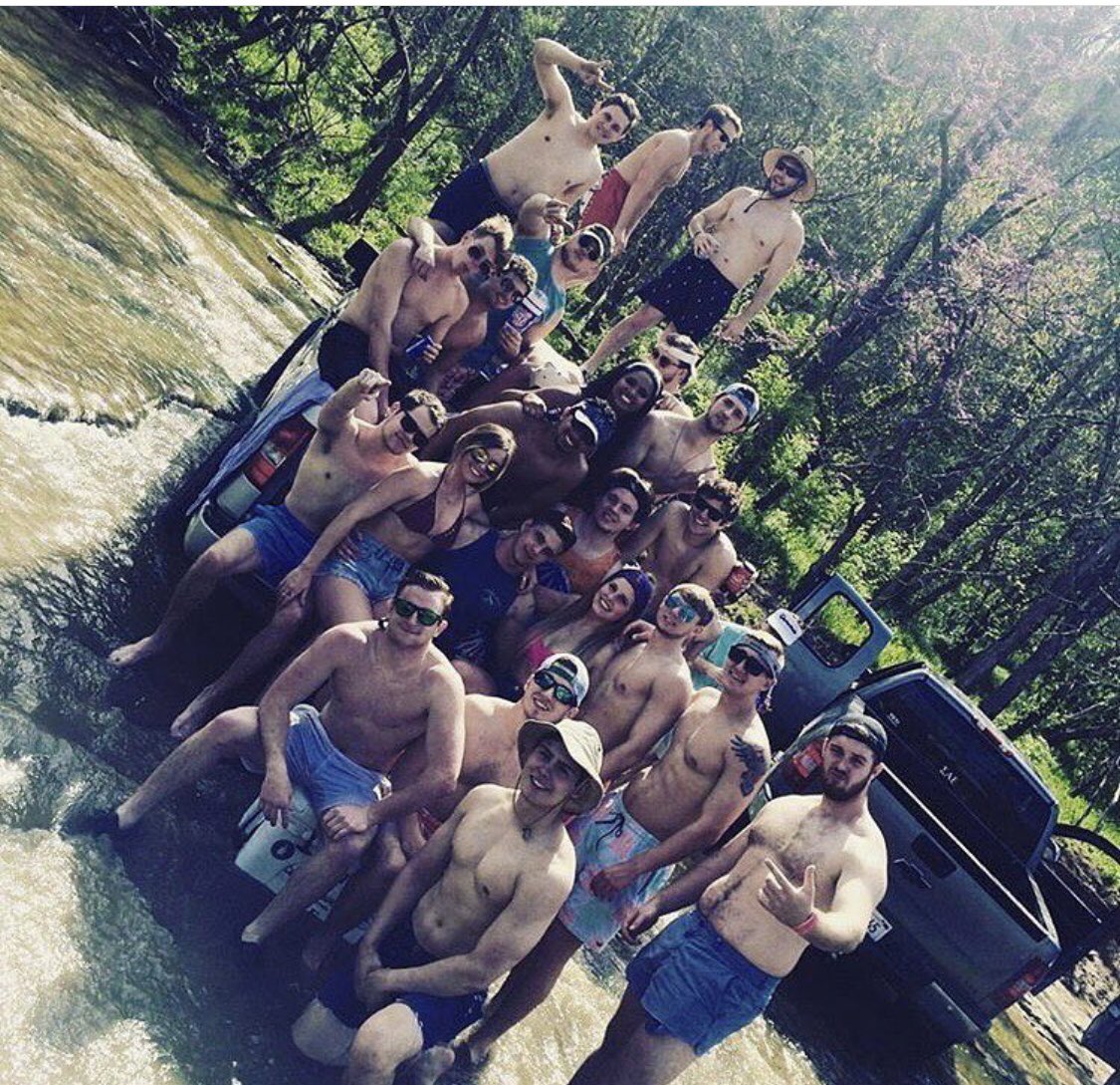 JordynWilson2's tweet photo. Happy founders day to my best friends. So lucky to represent the best for 4 years. Life without my boys wouldn’t be the same! Five apples forever honeys @EKU_sae https://t.co/g4PB2QEa6X