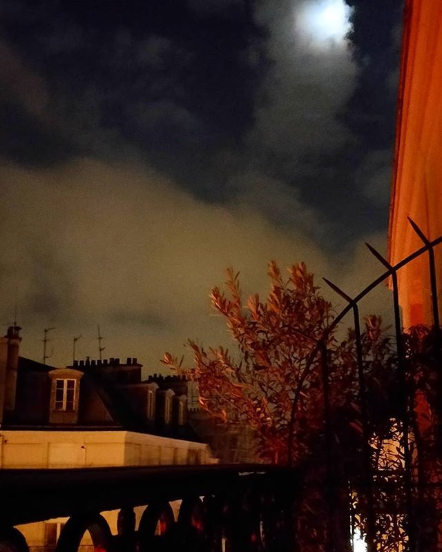 as2pom's tweet photo. Sweet Paris 🌛❤️
.
.
#paris #parisianlife #sweet #grandpigallehotel #night #nightlife #nightlifestyle #parisbynight #hotel https://t.co/1GFGZEBpah https://t.co/jmwQmSpqpw