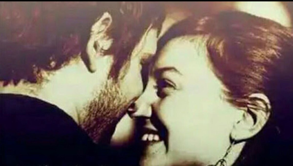 ❤أميرتي❤

يا لبّى قلبك  يابعد كل 
مخلوق🐤🐤
قلبي  وعيني كلّها "فـــدوةٍ
 لـك🐤🐤

آحبّك ، وأهواك ، واغليك
 ياذوق🐤🐤
ودّ المشاعر  من  غلاتك ..
 تلمك🐤🐤