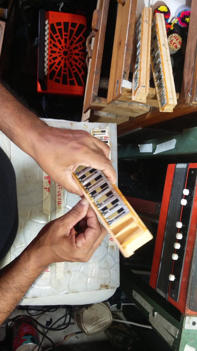 PlanMusicaCesar's tweet photo. Siguiendo nuestro componente de #Formación se desarrolló durante 4días, un taller de mantenimiento y reparación de acordeones con profesores que dirigen procesos de formación musical en mpios del Cesar. Tallerista: Ildemaro Bolaños. 
@viraraujo @robertoahumadam @FrancoOvalle https://t.co/x2EcKnP2uR