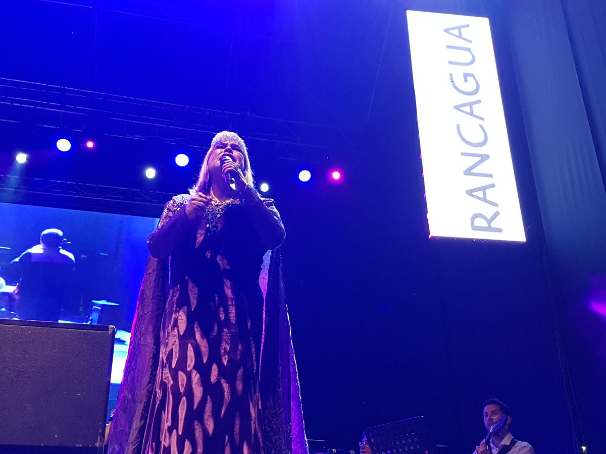 munirancagua's tweet photo. La gran Palmenia Pizarro ya está sobre el escenario del #ShowFinal de las #FiestasRancagüinas 2018. #Rancagua @alcaldesoto https://t.co/tvUQdFoaRy