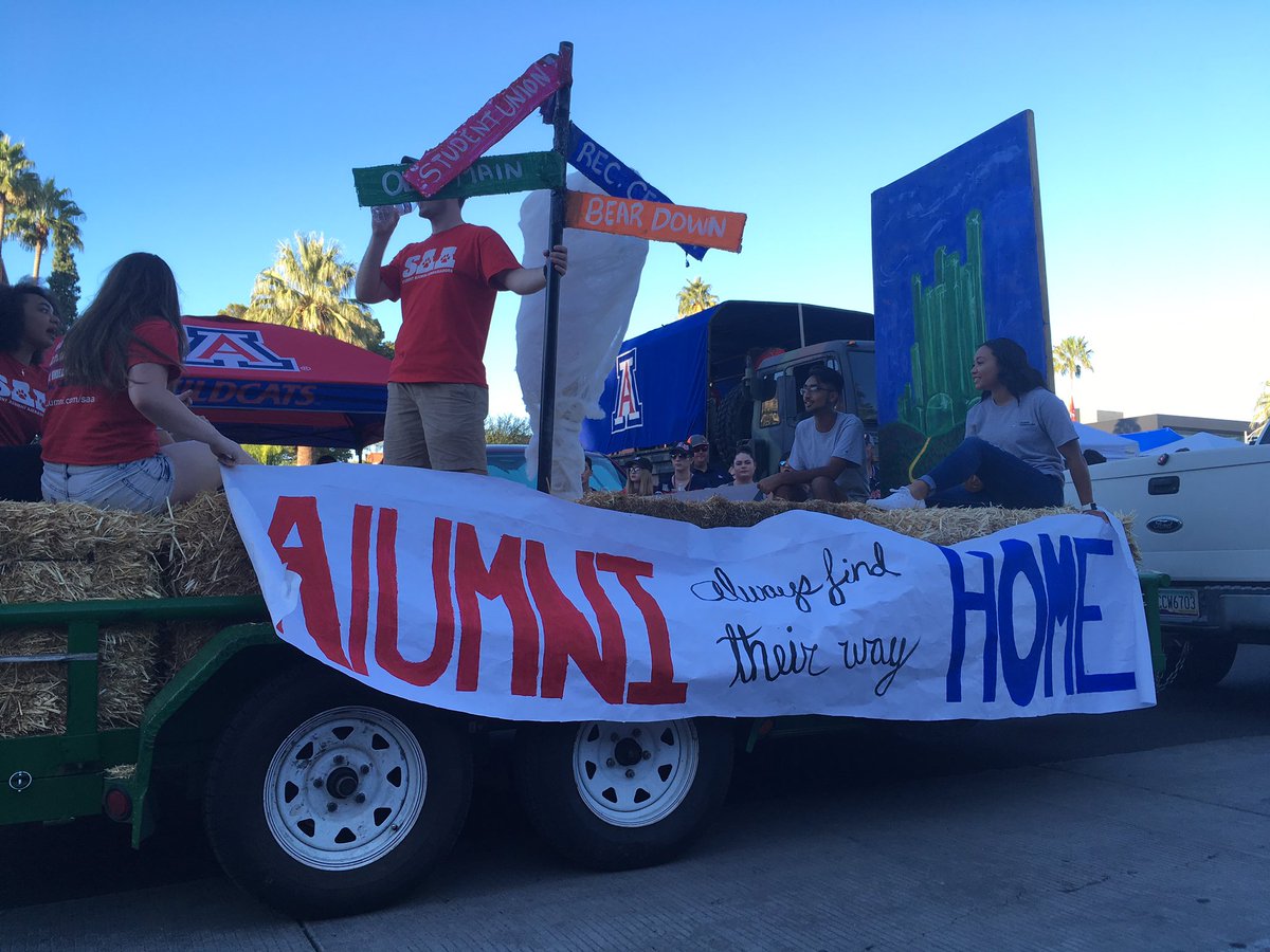 _CoachDubs's tweet photo. #ua2018tailgate https://t.co/ZbYABnrlw7