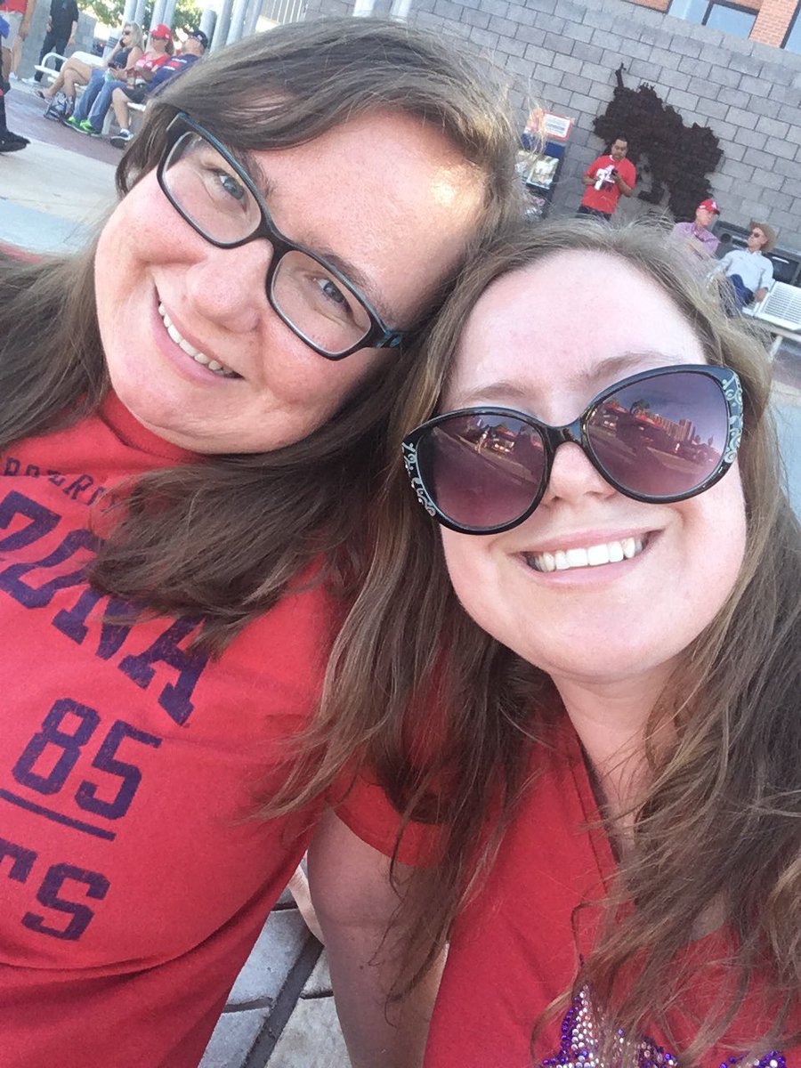 _CoachDubs's tweet photo. #ua2018tailgate https://t.co/ZbYABnrlw7