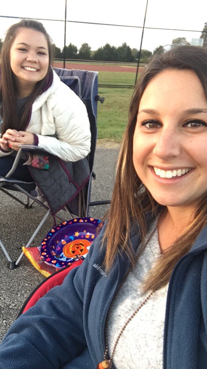 MsMcCombsClass_'s tweet photo. Loved handing out candy w/ @MsScallanLES at @LegacyElement Trunk or Treat tonight! @PtoLegacy is the best!! https://t.co/g6qh37NyQM