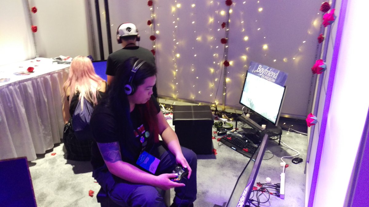 timrwit's tweet image. Sinaea romances her sword