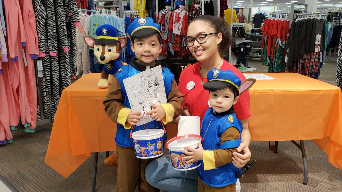 hmmccarla's tweet photo. We had the cutest trick or treaters here at #t2865 #targetSpringTx #PawatTarget #targetnews @baileymccreary4 @WintonApril @A_Rey_All_Day https://t.co/vC7epC3cuR