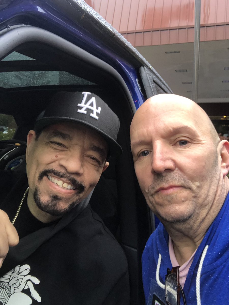 dmjt1's tweet photo. @FINALLEVEL a pleasure meeting you and the wife https://t.co/bxO8emnu8i