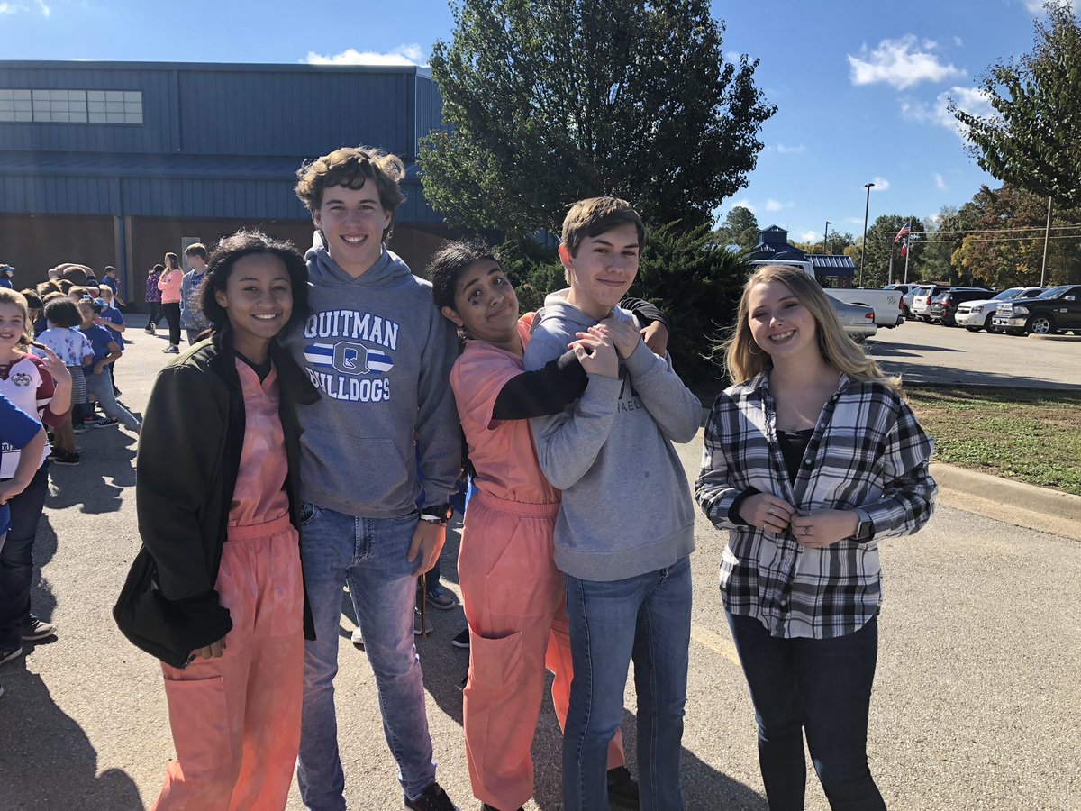 quitman_stuco's tweet photo. Student Council ended Red Ribbon Week with a balloon launch at the elementary school yesterday! https://t.co/VQ0FGo1esv