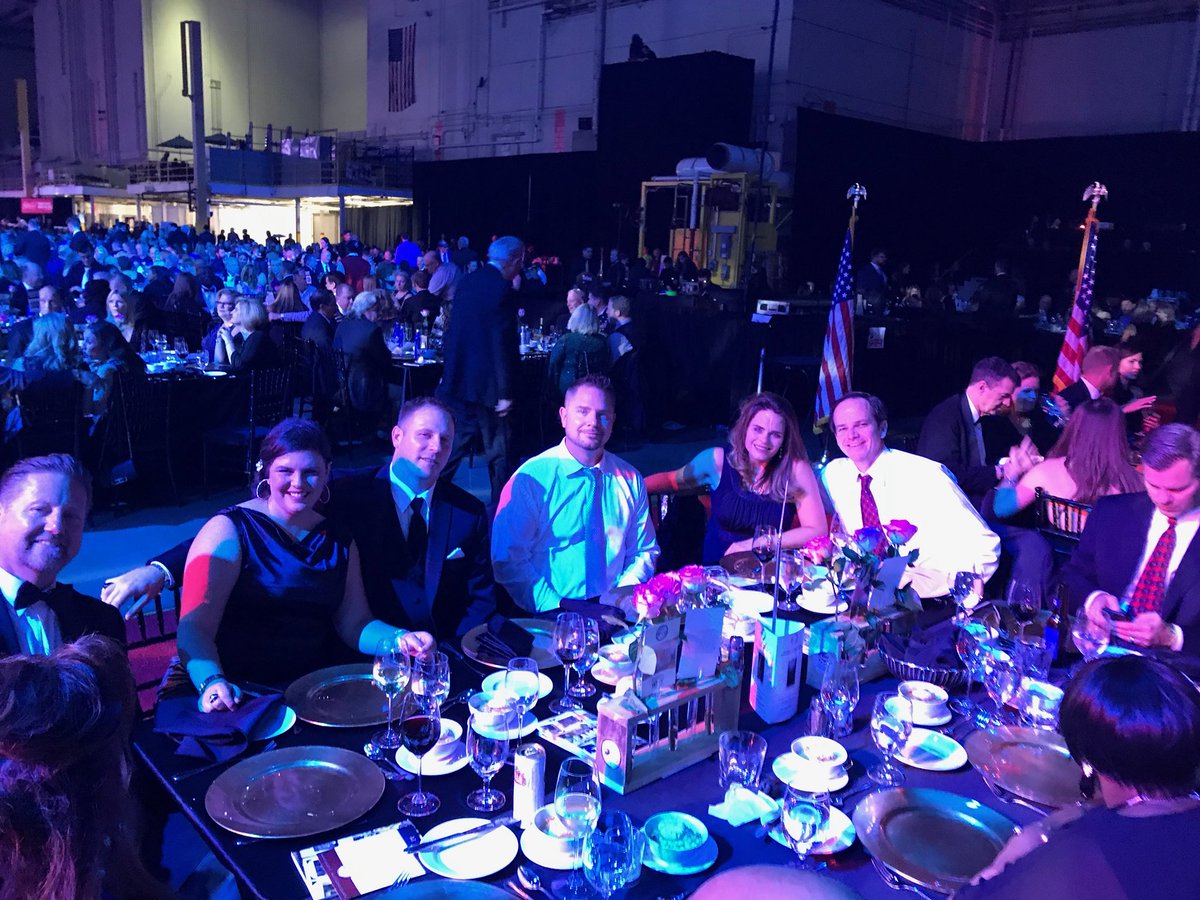 5Brysonbunch's tweet photo. @aaskyball enjoying great food by @RobertIrvine and great company with United Rentals honoring all those that serve to make our freedoms possible https://t.co/Ud6G8wefqN