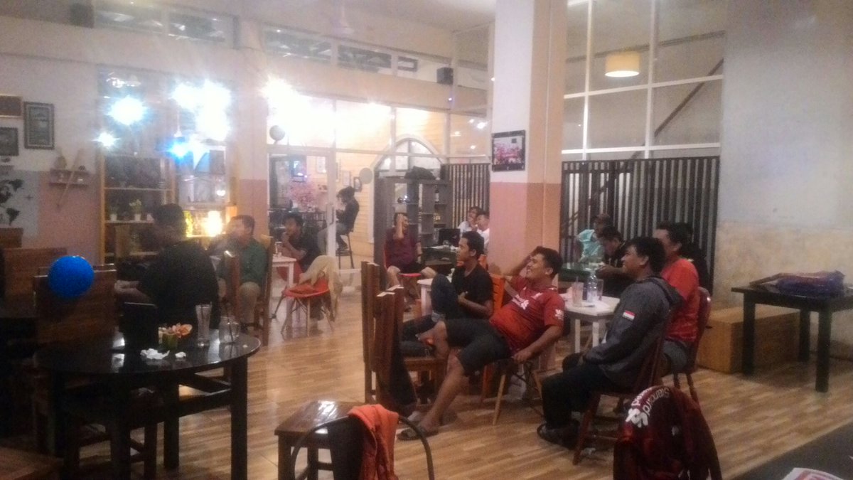 Terima kasih teman-teman yang telah datang nobar dan acara ultah kecil2an kita terlaksana dengan baik 🙏😇
#5tahunkopitespalopo
#5thanniversary