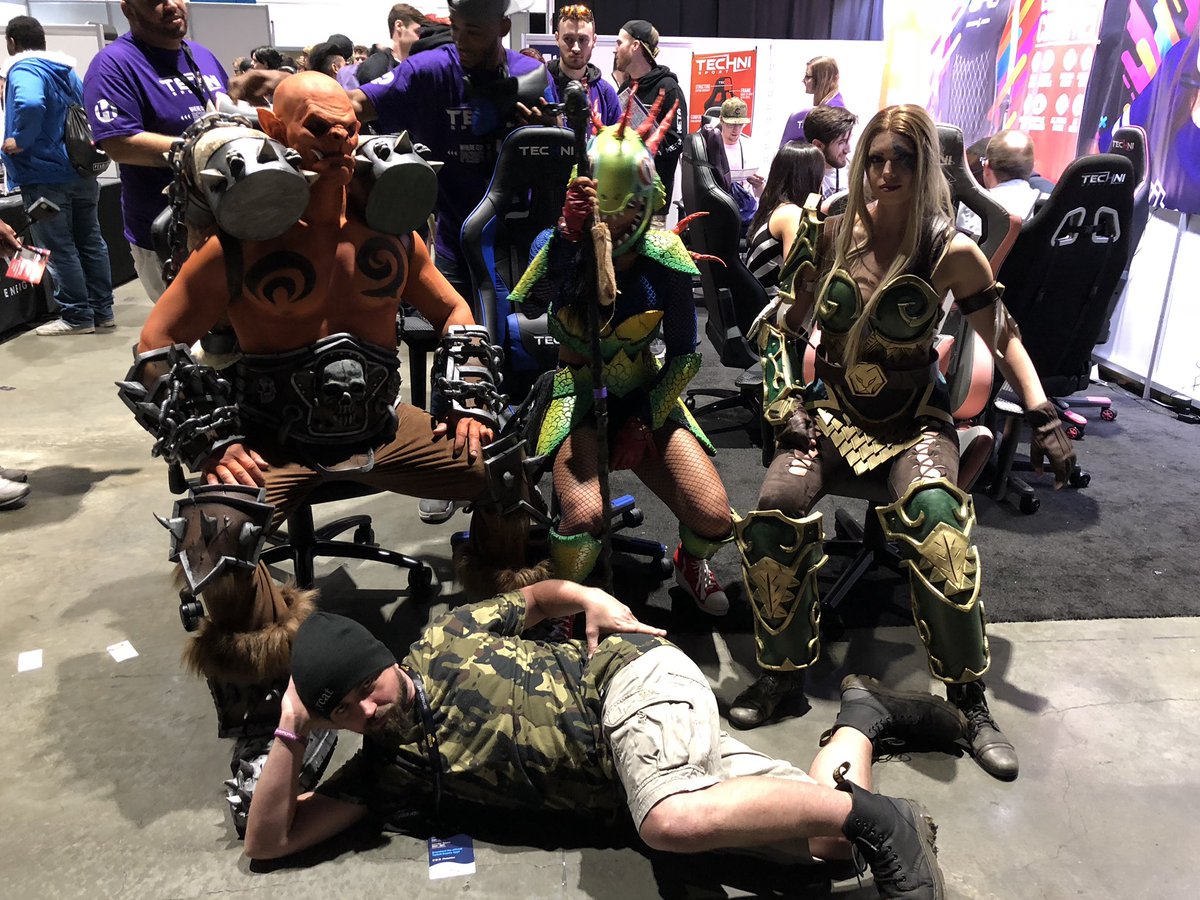 gamers_crypto18's tweet image. Met the coolest cat @twitchcon today also! @LazycatTV!! 

#RenegadeNation #lazyarmy

 Today has been a good day!