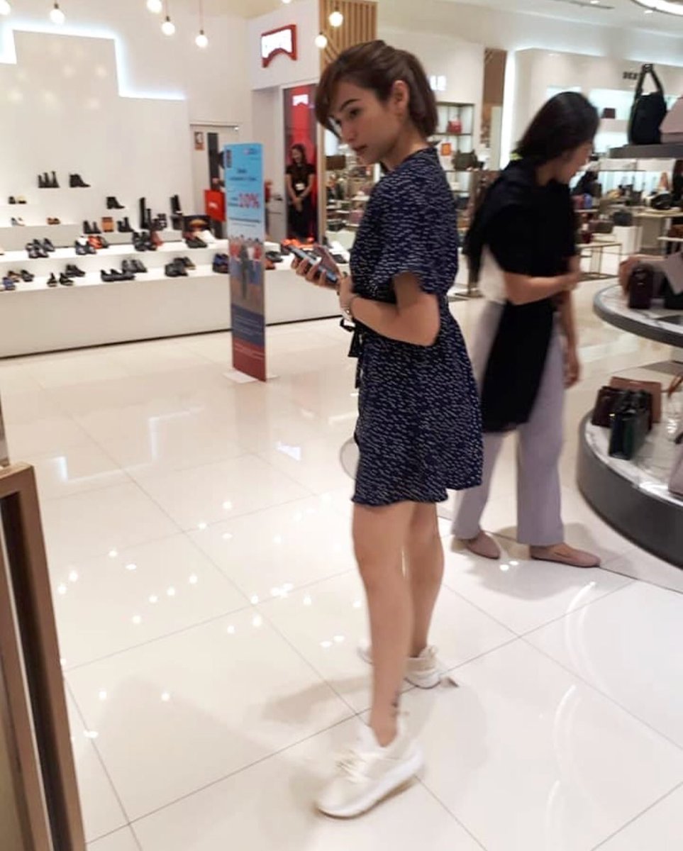 AllAboutJnnylyn's tweet photo. Spotted ang magandang babae na ito sa Bangkok Thailand. 😍 https://t.co/DVqUzCWI5D