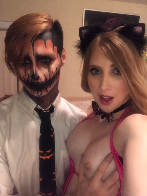 Happy Haloween! 🌚😈💖 https://t.co/qIlY0QBQsr<a href="/tag/hello"class="tags"><span>#hello</span></a><a href="/tag/parade"class="tags"><span>#parade</span></a><a href="/tag/fourthofjuly"class="tags"><span>#fourthofjuly</span></a>