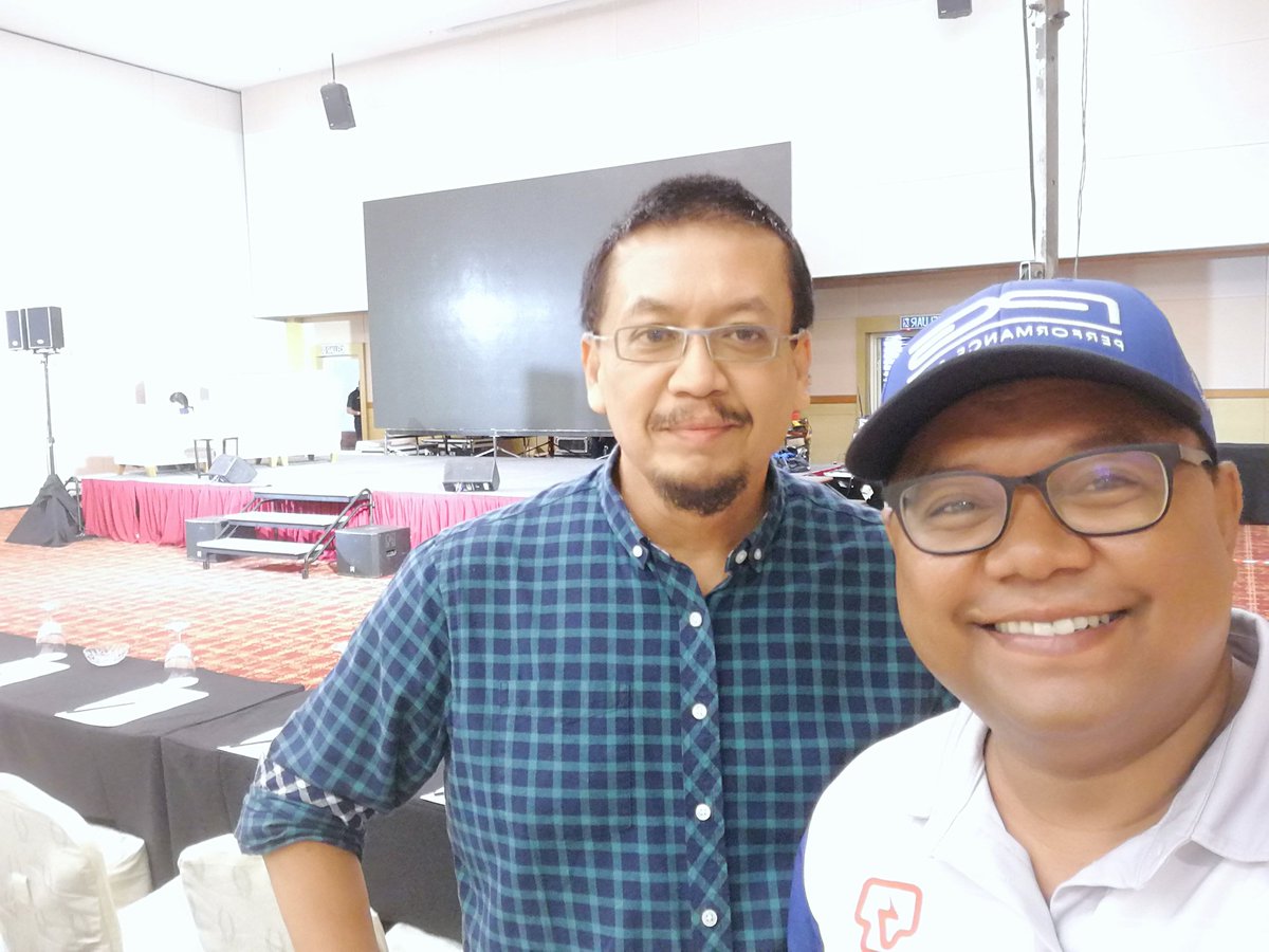 jemepokya's tweet photo. Rehearsal mini iCON2018 - Blockchain &amp; Innovation in Energy Industry
#iCONTenaga
#iCON2018
#DahduBoleh https://t.co/LQ7uSurogv