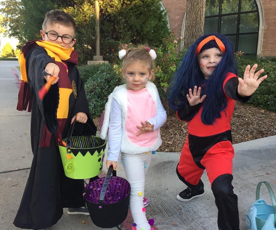 laurenlopeztx's tweet photo. FUMCR trunk or treat.
#fumcr #trunkortreat #halloween #Incredibles2 #sugarsugar https://t.co/tPP3Mk3tiZ