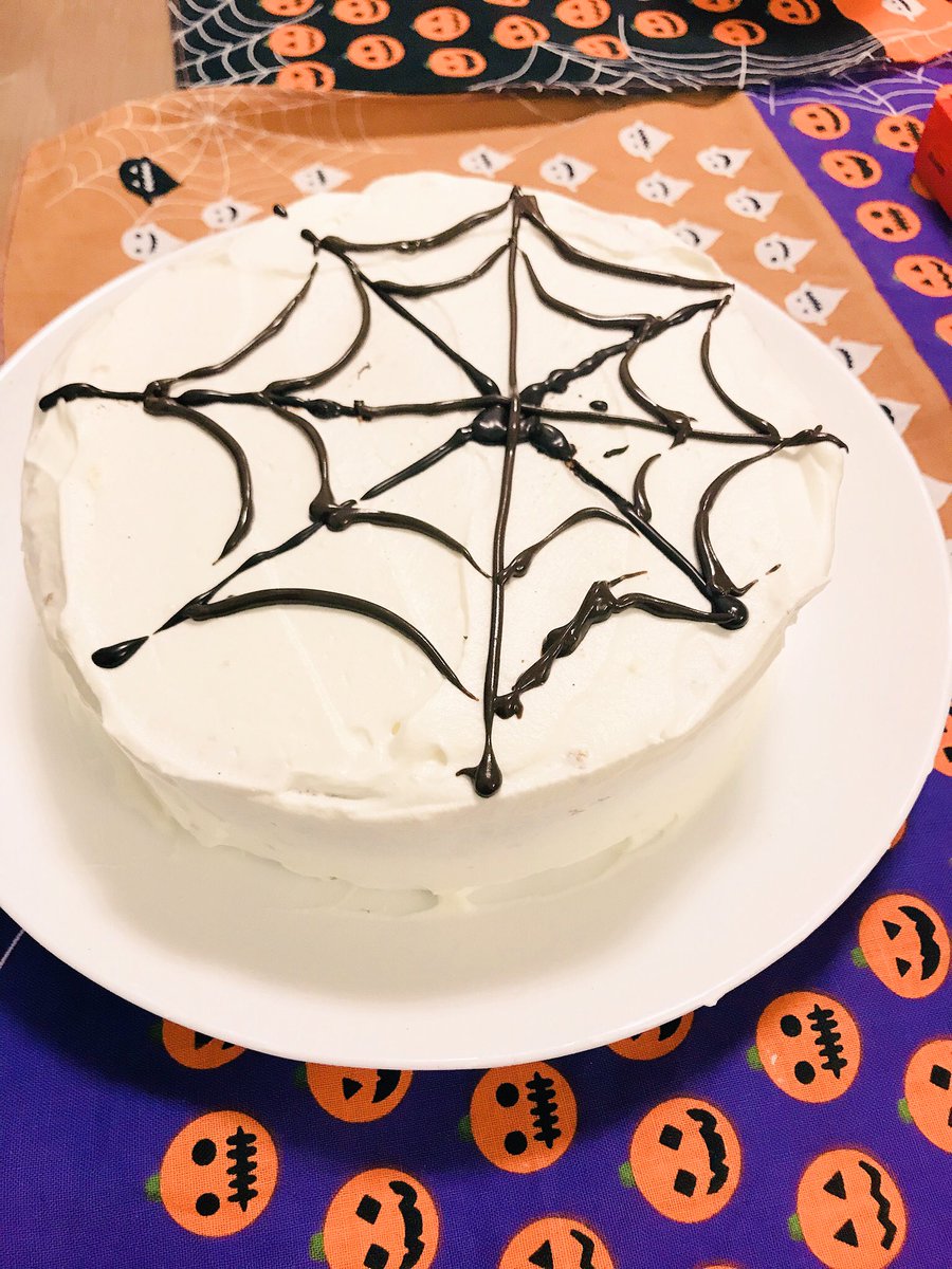 さーみん 2児の母 ハロウィンケーキ 息子らと飾り付け 楽しいパーティー ハロウィン ハロウィンケーキ 手作りケーキ チョコプレート お手伝い クモの巣ケーキ ホールケーキ