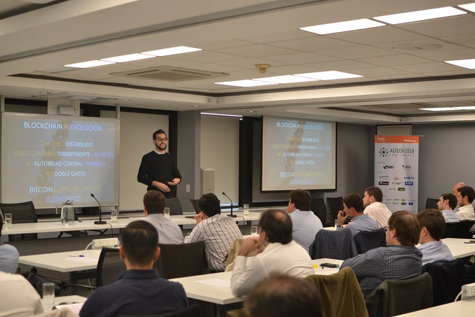 MarcoCavasotto's tweet photo. -Disfrutando-
Un poquito más de un nuevo evento de @NXTPLabs #NXTPAgTech 2018!
#agtech #conferences #blockchain #smartcontracts #technology https://t.co/3Ct2p2e6C8