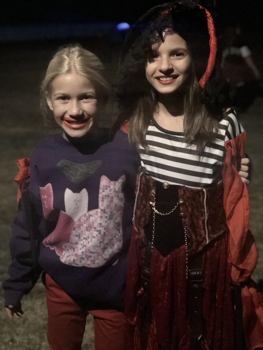 MillerHermosa16's tweet photo. Hermosa Hawktoberfest! #HermosaLeads2018 https://t.co/0SEbJZ1Jj8