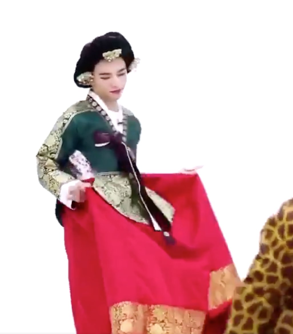 Ayie 🌌 on X: “QUEEN MOTHER HYUNJIN WAS SO GRACEFUL IM CRYING