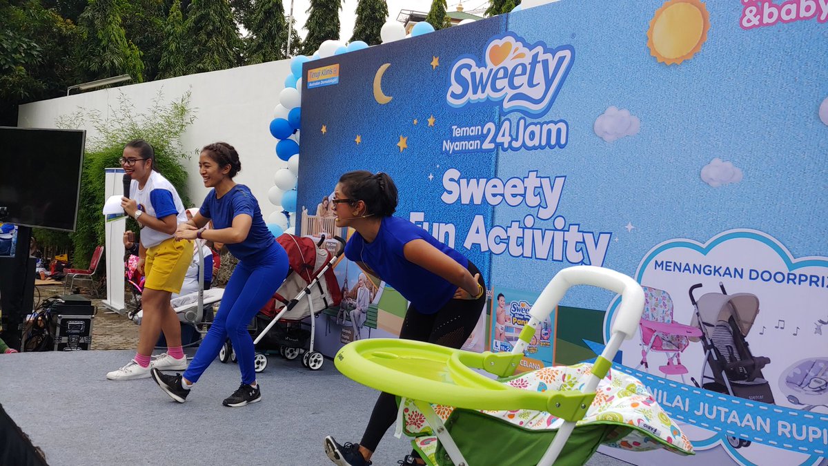 motherandbeyond's tweet photo. Sweety Fun Activity dibuka dengan melakukan pemanasan lalu mengikuti gerakan selanjutnya dari instruktur Adianti Reksoprodjo.
#MBFairJakarta2018 #MBFair2018 #SweetyFunActivity https://t.co/GAXpuErHlF