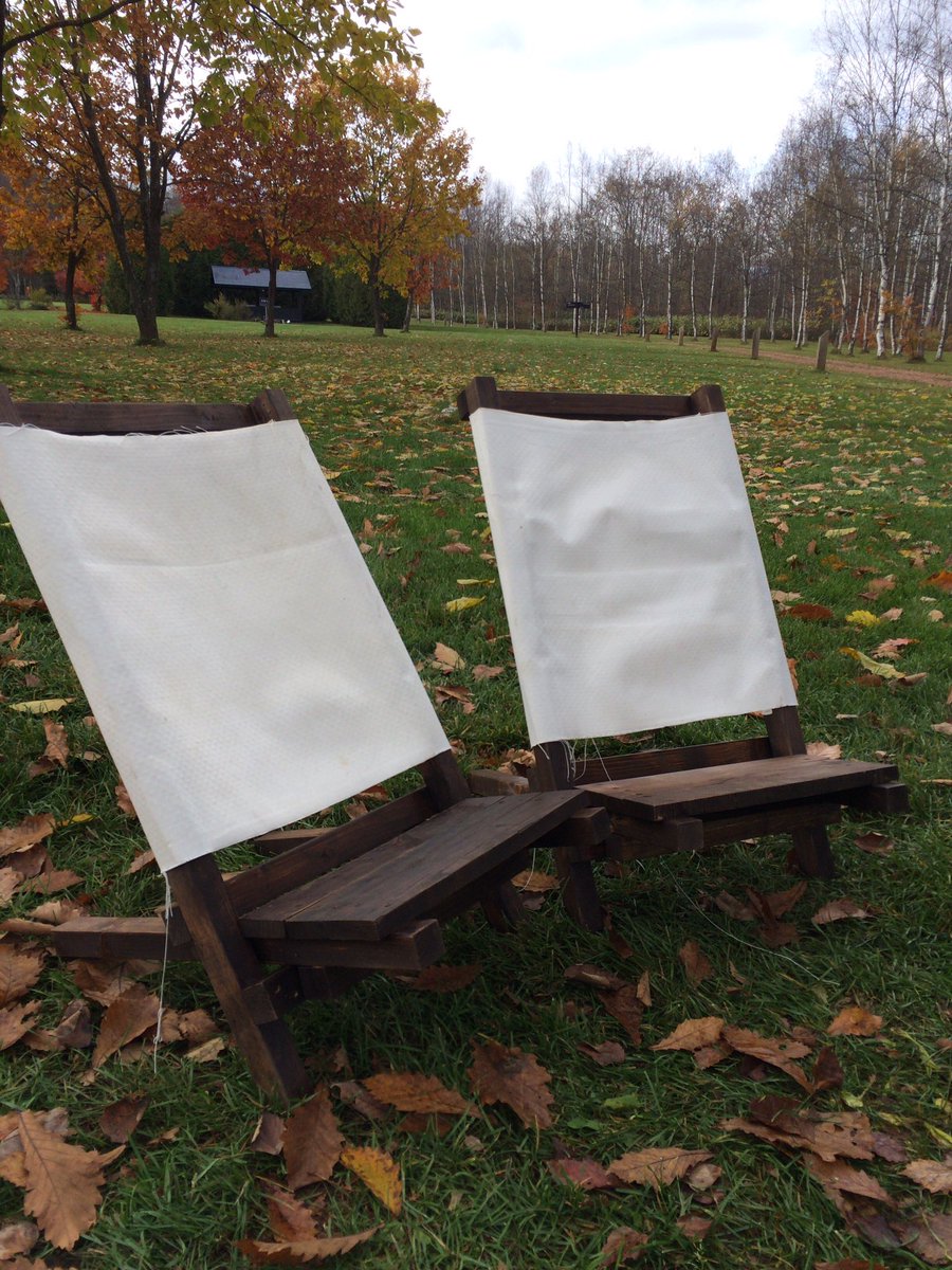 Uzivatel Judas Omi Na Twitteru 我が家にもダンボーコンテナが来た と 自作の組み立てチェア 張った布が切りっぱなしだから解れてきてるから改良しないとw アナゲピング キャンプ ダンボー よつばと Diy