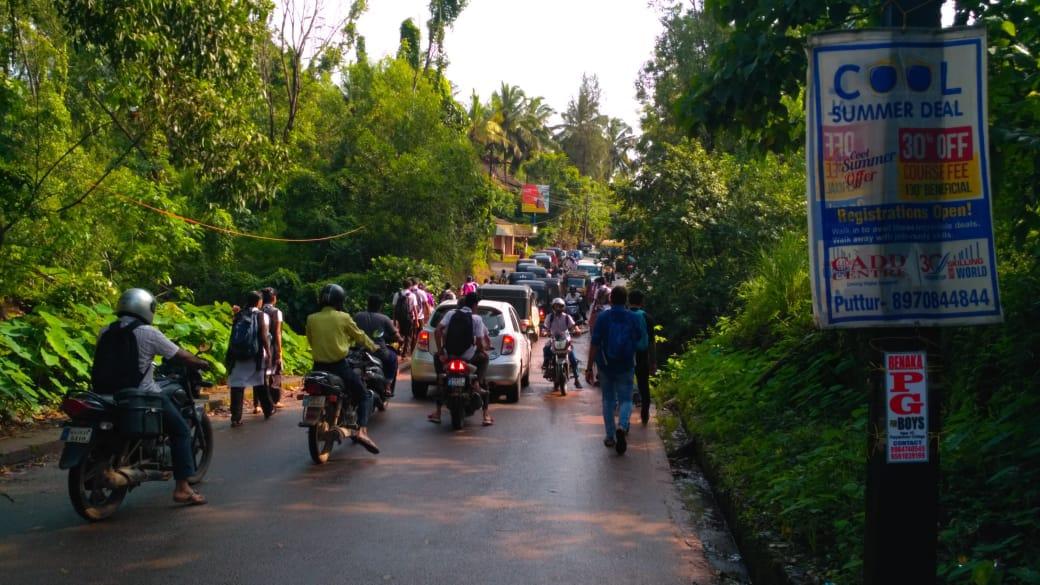 AshrithRai's tweet photo. *The compact in the crossing of bridge in Nehrunagara is very tapered,inferior and 8k students pass on it*In the rainy season the bridge is obstructed with rainwater.*So we solicit you to do emergernce requirements #railbridgewidebridge
@RailMinIndia @narendramodi
@nalinkateel https://t.co/JSAbM5xUxr