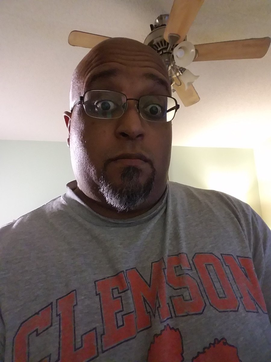 ContinuumSFBook's tweet photo. Haven't done this in awhile. Started editing chapters around 10 PM, next thing I know it's 3 o'clock in the morning :-(
#ScienceFictionWriting
#TimeToGoToBed https://t.co/EQlFjmqNcZ