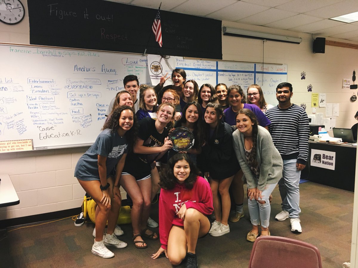 WSHSYBK's tweet photo. 1st deadline=success!!! huge thank you to all of our hardworking staff AND those who have bought a yearbook so far! we hope everyone is just as excited as we are for the finished product! 💛💜 GO BEARS! https://t.co/LQ8SHD5WsA