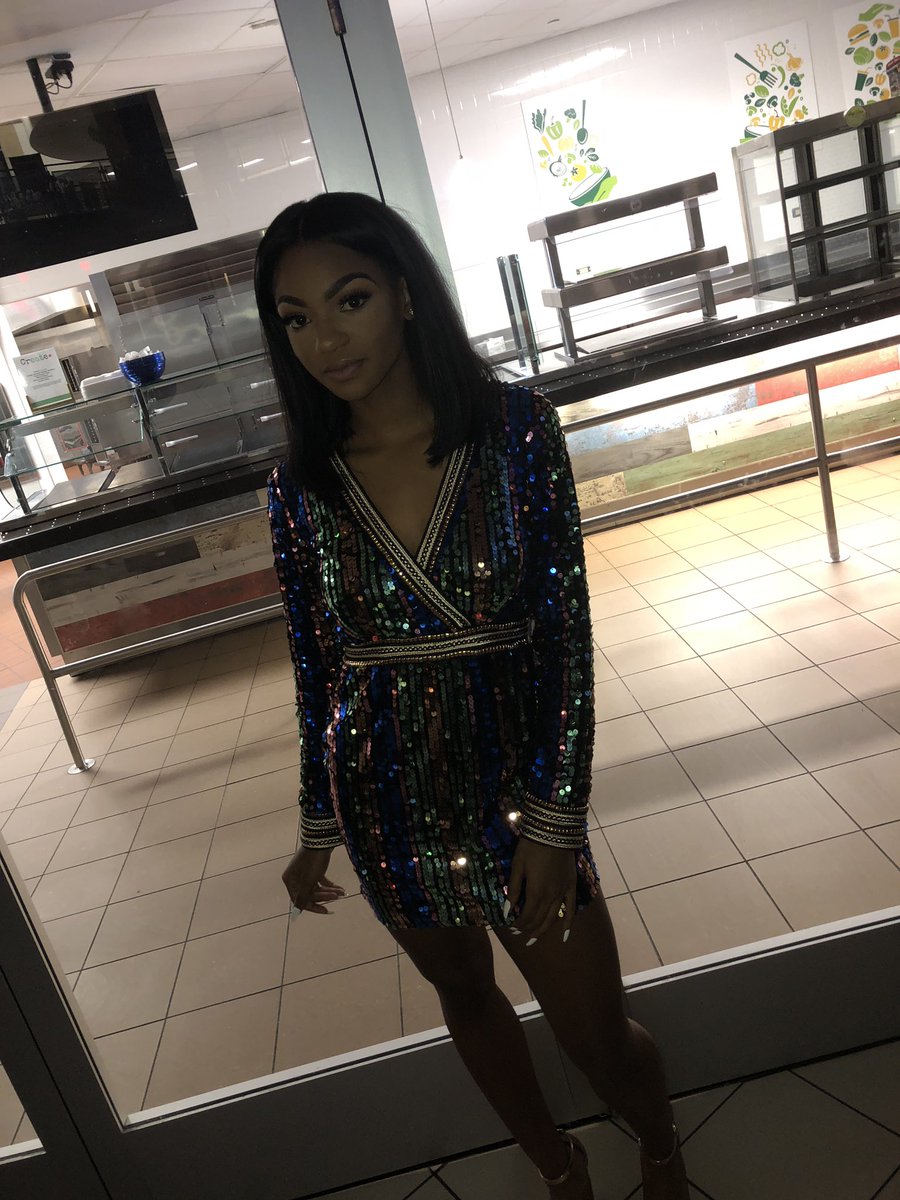 thereallcee_'s tweet image. #hoco2k18 💚