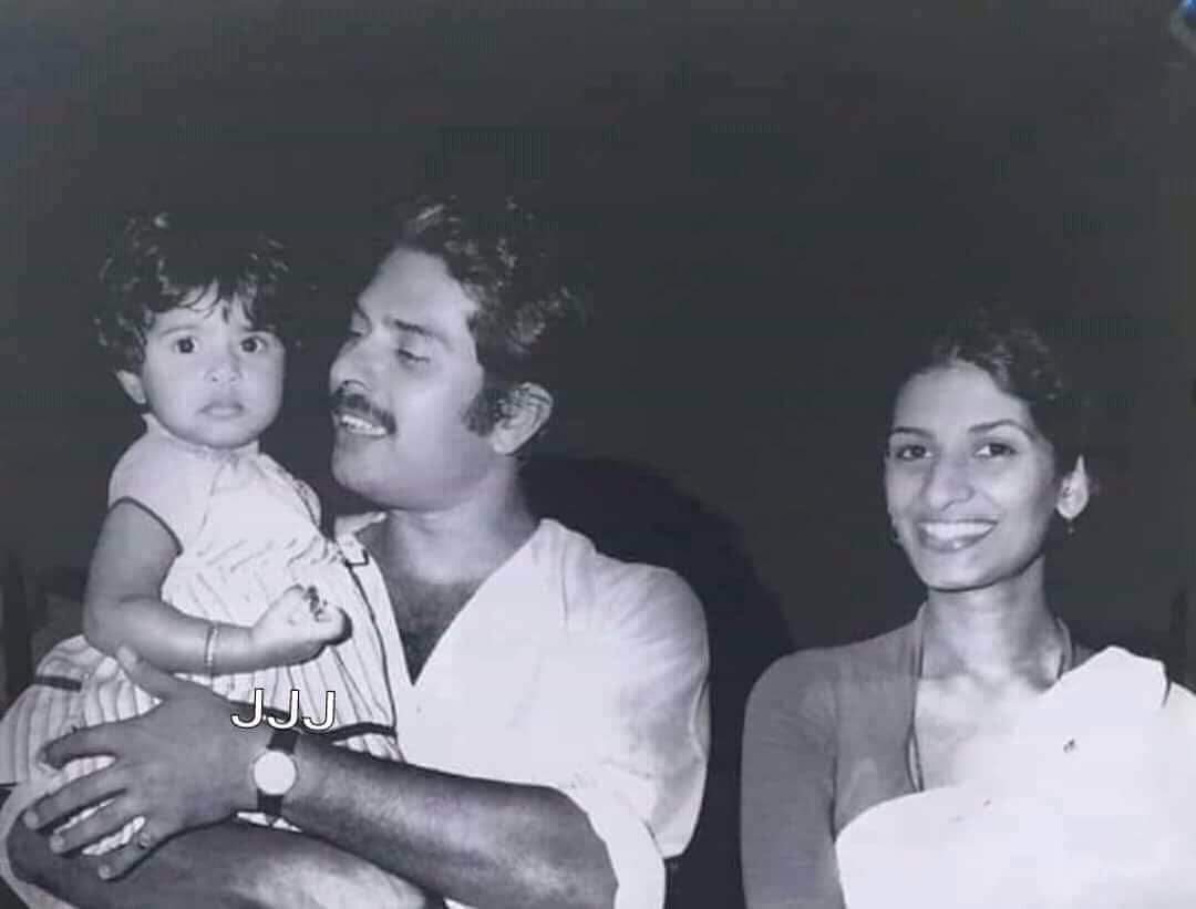 MammoottyFC369's tweet photo. മമ്മൂക്കയുടെ ഒരു പഴയ കാല ചിത്രം ❤️❤️
#Follow 👉 @MammoottyFC369
.
.
.
#megastar #mammootty #mammookka #mallugram #keralagram #mollywood #oldisgold #oldstill #ikka https://t.co/hkEMQQQb8P