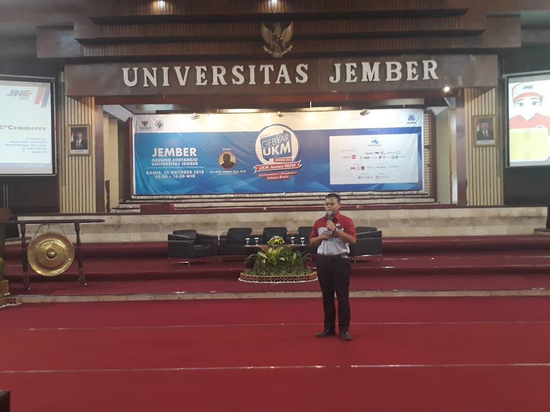 JNE_ID's tweet photo. Hari ini,@jne.jember (IG) berpartisipasi dalam Gebyar UKM 2018 dengan tema โUKM Jaman Nowโ yang berlokasi di Universitas Jember
.
Acara ini dibuka oleh Ibu Hj.Faida ,MMR selaku Bupati Jember
#JNE
#JNEJember
#Jember
#ConnectingHappiness
#GebyarUKM2018
#UKMJamanNow https://t.co/NyXkFs4KL9