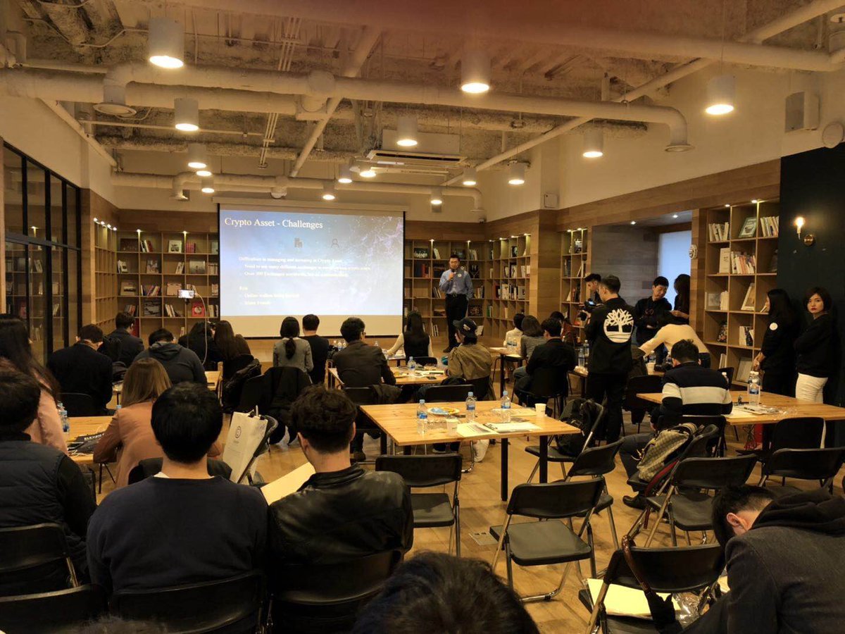 WxyUp's tweet photo. FLX‘s CEO and Co-founder Kenny Fok is sharing their projext.#ELEVENMEETUP FLX Chain is the world’s credit-based financial ecosystem! https://t.co/iUemt27zTF