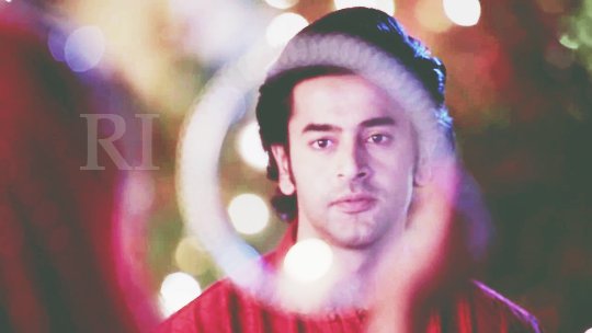 HotAttraction10's tweet photo. karvachauth  10:27:18

#Ishika saw #Roop first💃🌺

 #Roop #RooShika  #ShaNal @sharmarashmi20 @shasha303 @DonalBisht @shantibhushan3 @ColorsTV  #KarvaChauth2018 https://t.co/8AX5EnqrSO